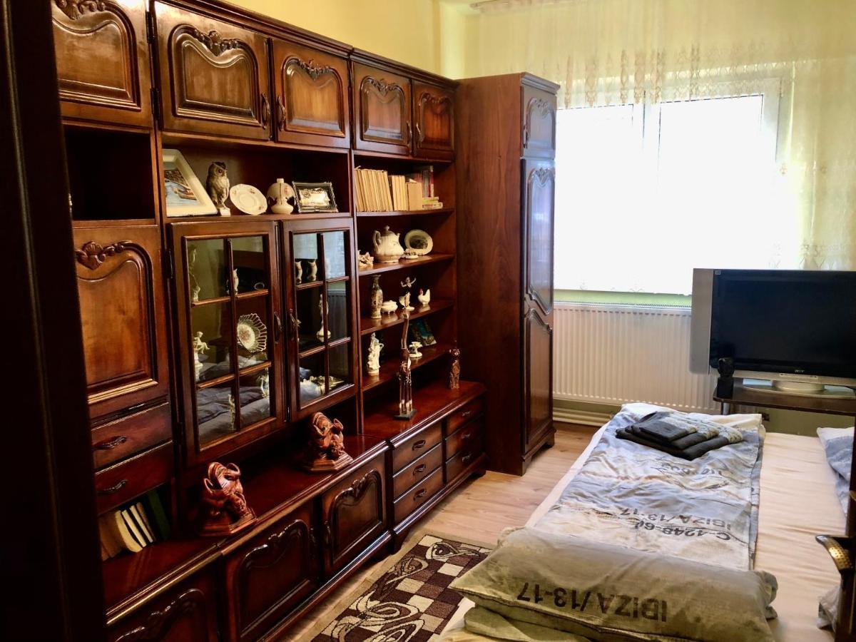 La Symo Apartament Straja Lupeni Lupeni  Exteriör bild